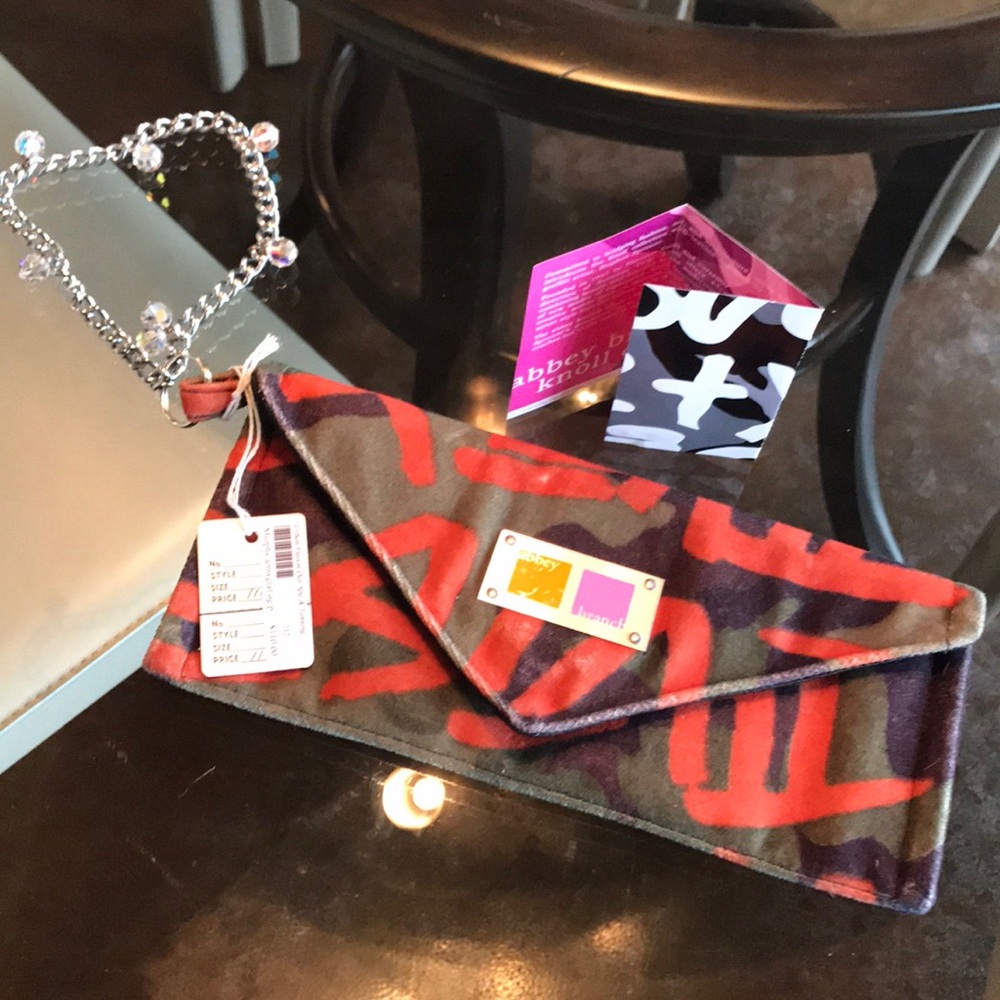 😍Murphy -Army Graffiti Clutch